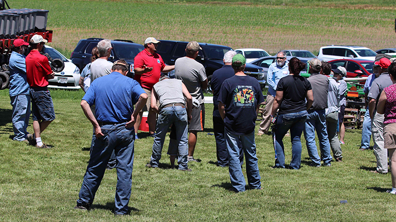 Clint Hodorff demonstrates equipment Clint Hodorff demonstrates equipment